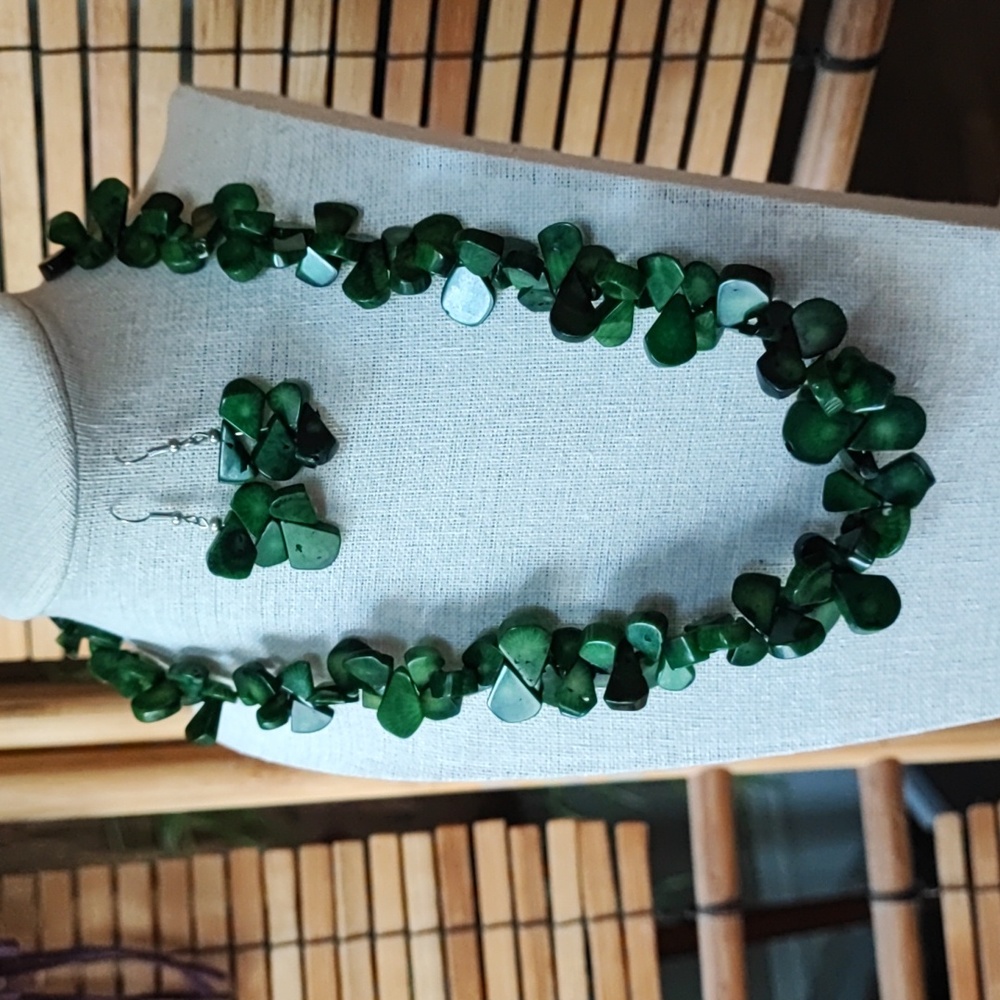 Set of 3 Flat Teardrop Emerald Green Agate? Necklace Earrings Bracelet Parure
